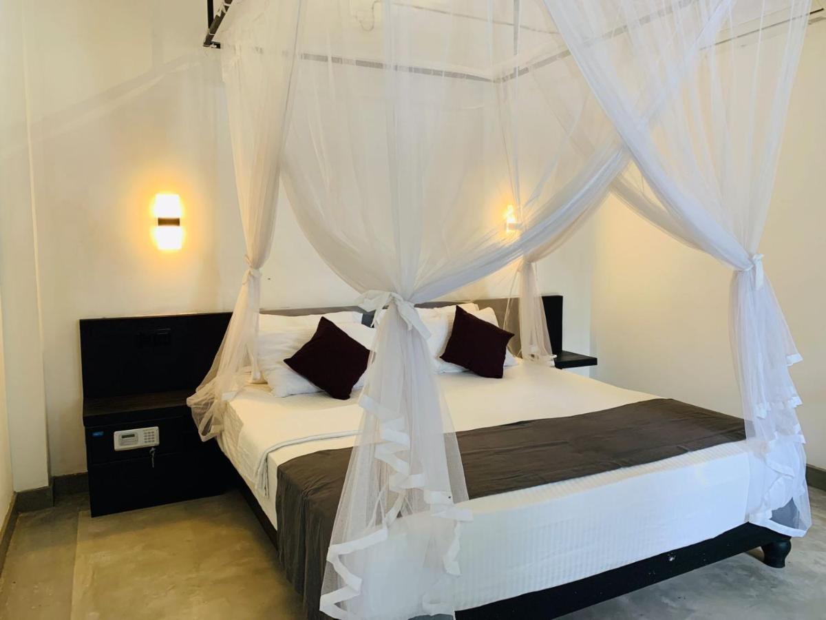 Milla Villa Hikkaduwa Buitenkant foto